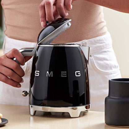 SMEG Mini Waterkoker KLF05BLEU - Zwart